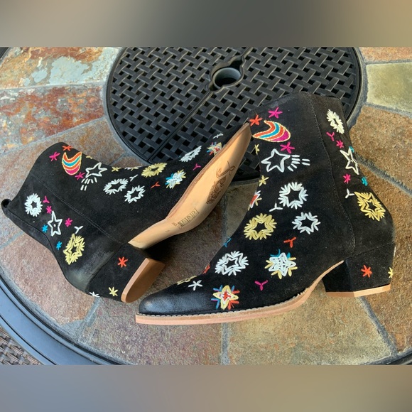 Free People * Bowers Celestial Embroidered Black Leather & Suede Ankle Boots - Picture 5 of 16